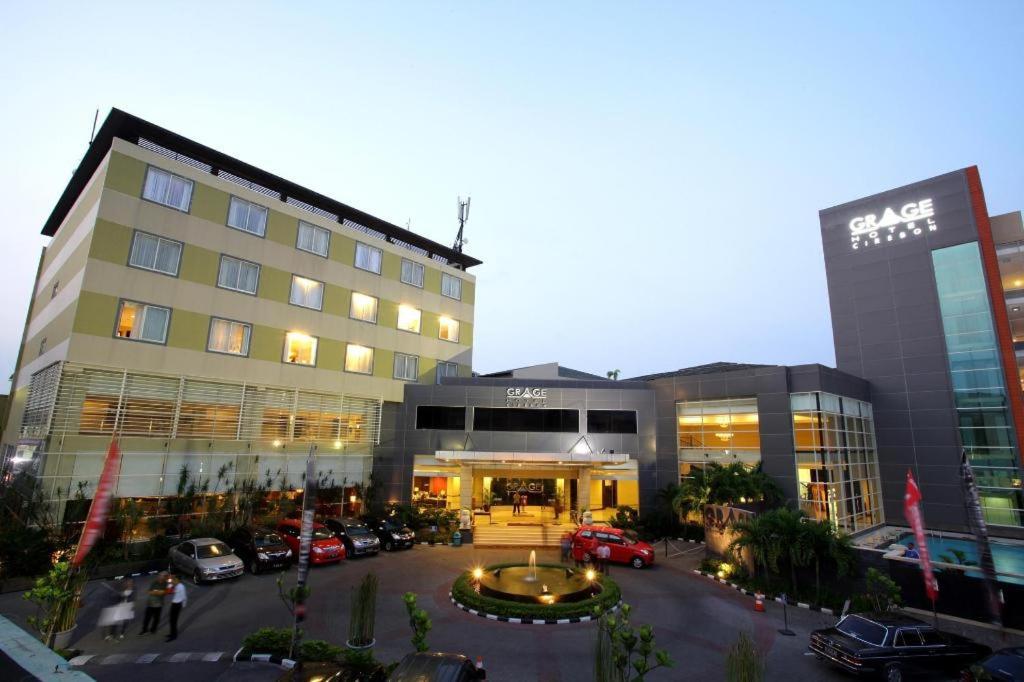 Grage Hotel Чиребон Экстерьер фото