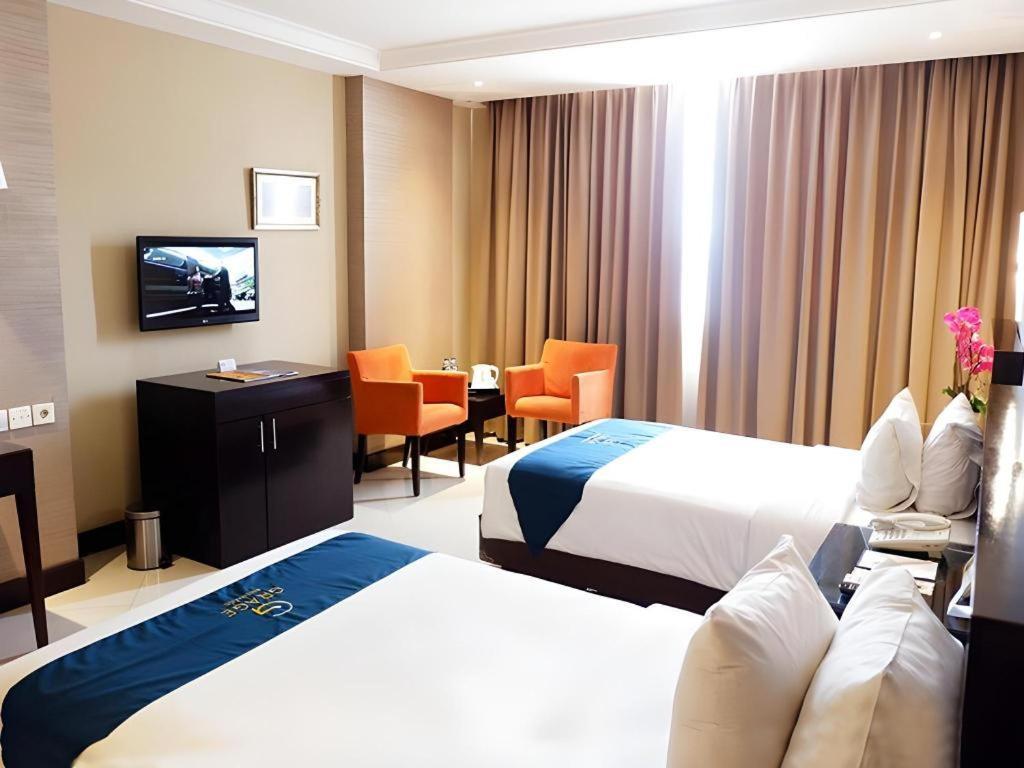 Grage Hotel Чиребон Экстерьер фото