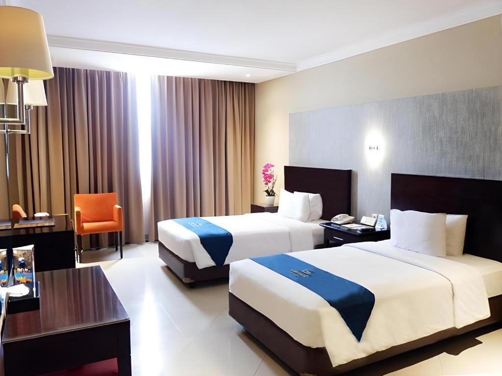 Grage Hotel Чиребон Экстерьер фото