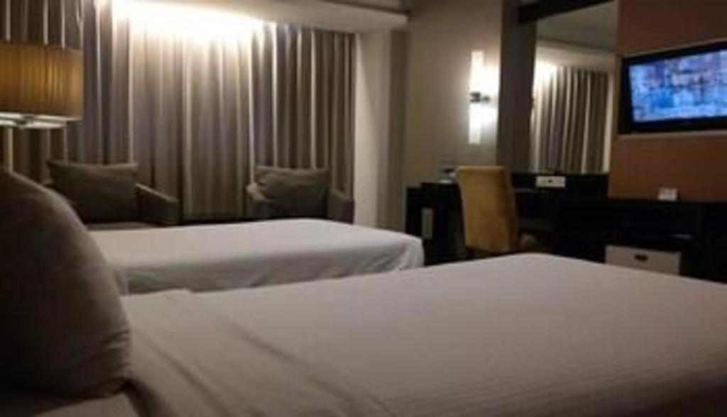 Grage Hotel Чиребон Экстерьер фото