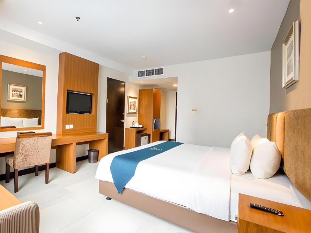 Grage Hotel Чиребон Экстерьер фото